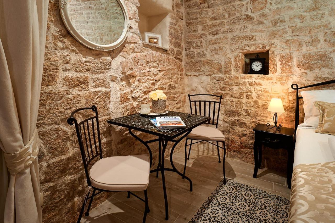 Rustic Apartments Sv Frane In The Old Town 시베니크 외부 사진