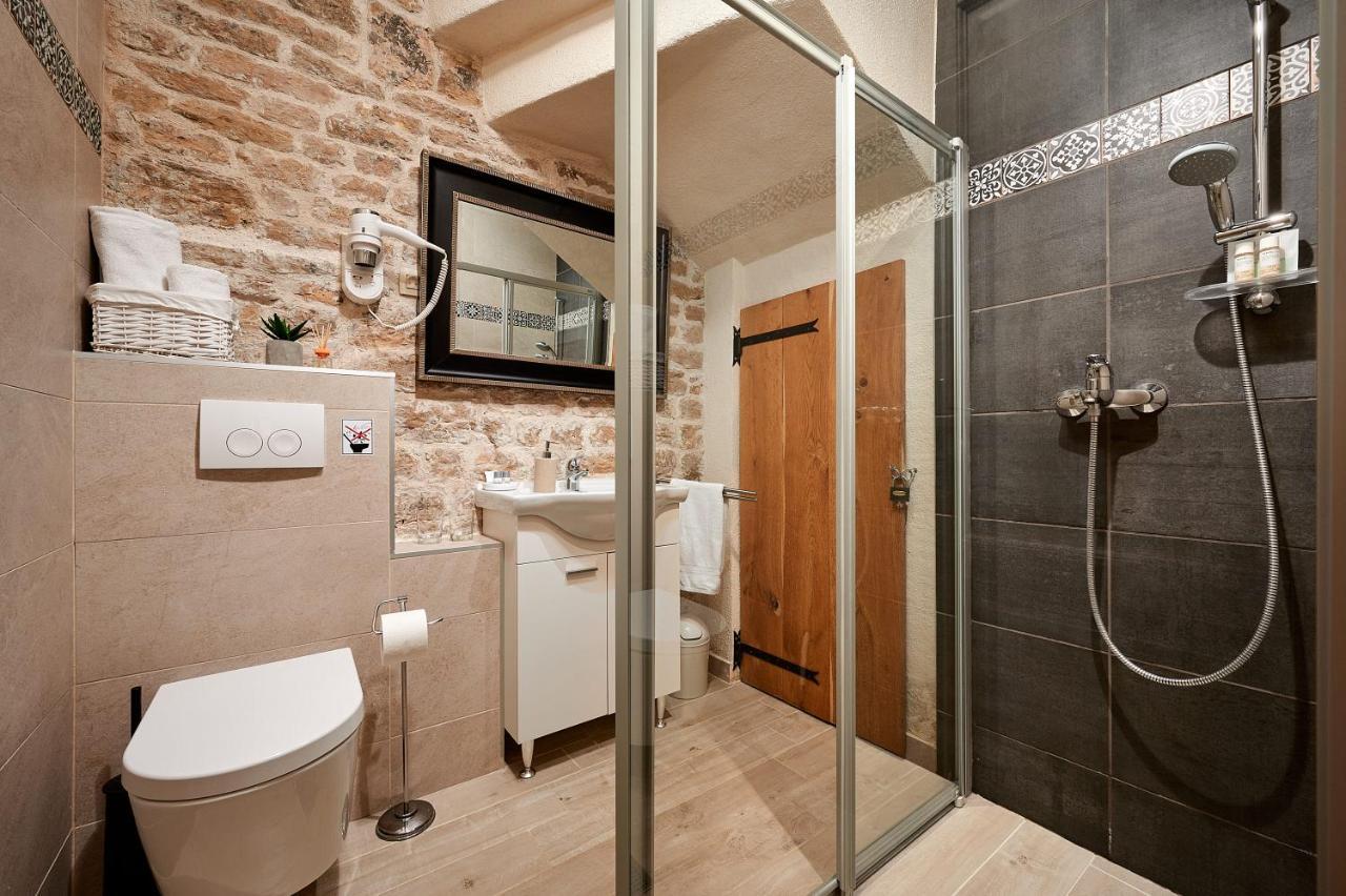 Rustic Apartments Sv Frane In The Old Town 시베니크 외부 사진