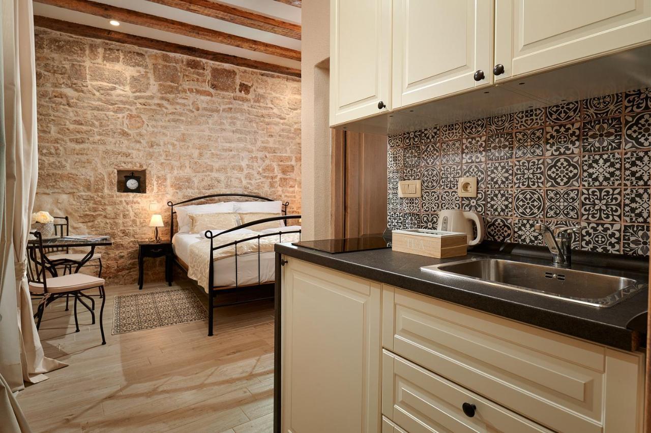 Rustic Apartments Sv Frane In The Old Town 시베니크 외부 사진