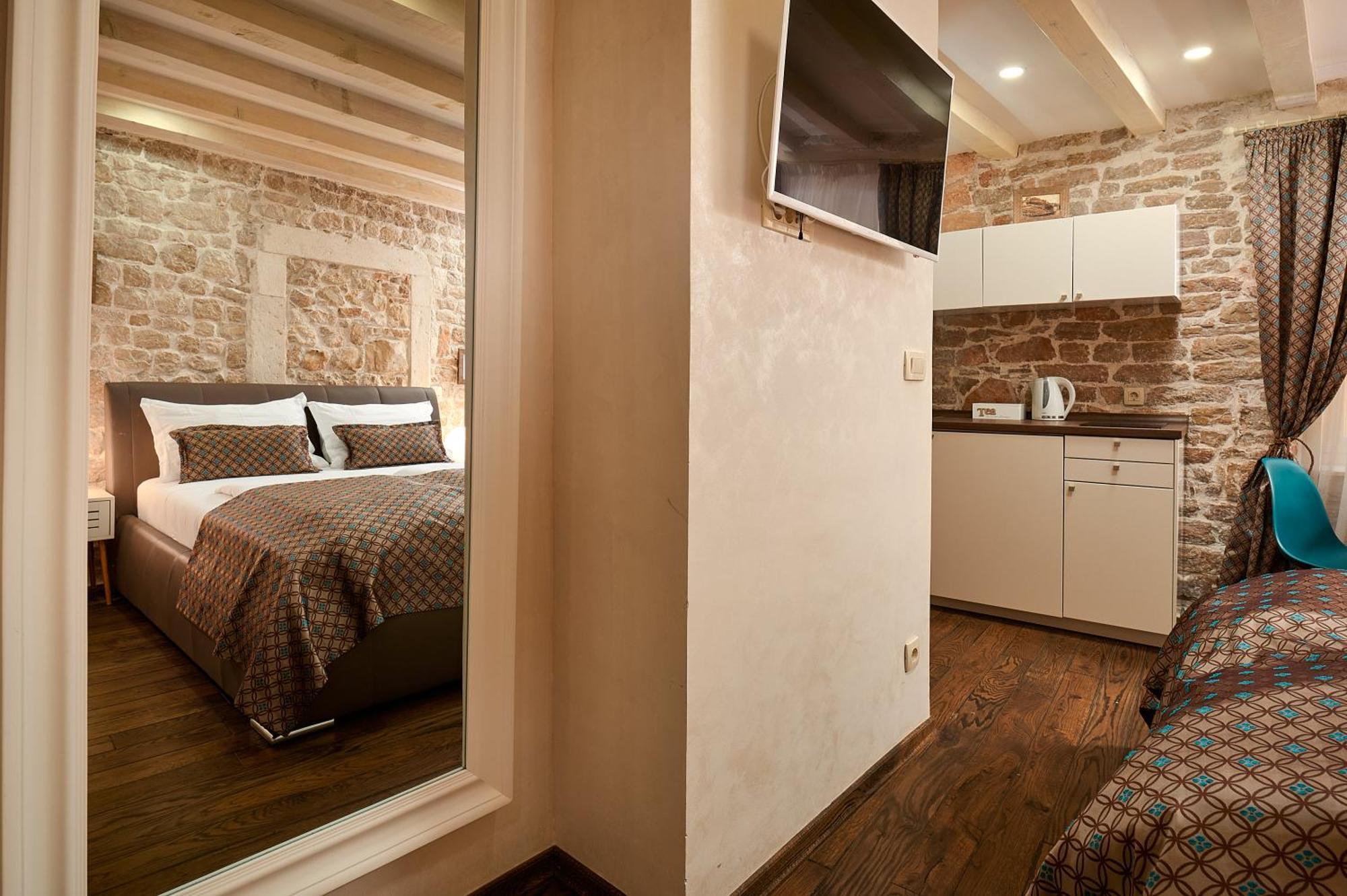 Rustic Apartments Sv Frane In The Old Town 시베니크 외부 사진