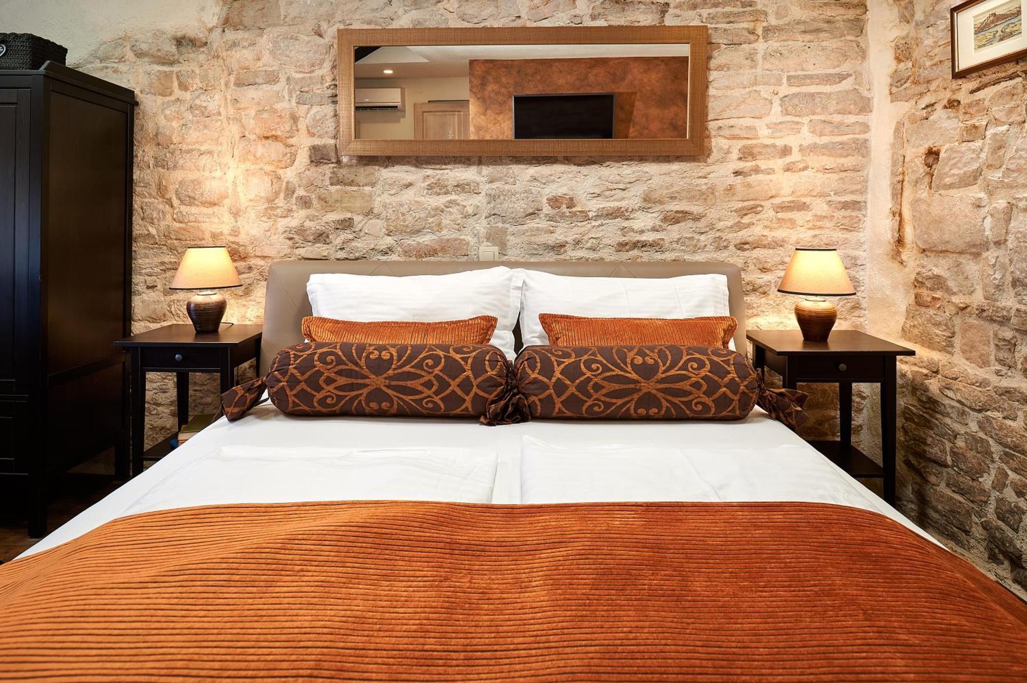 Rustic Apartments Sv Frane In The Old Town 시베니크 외부 사진