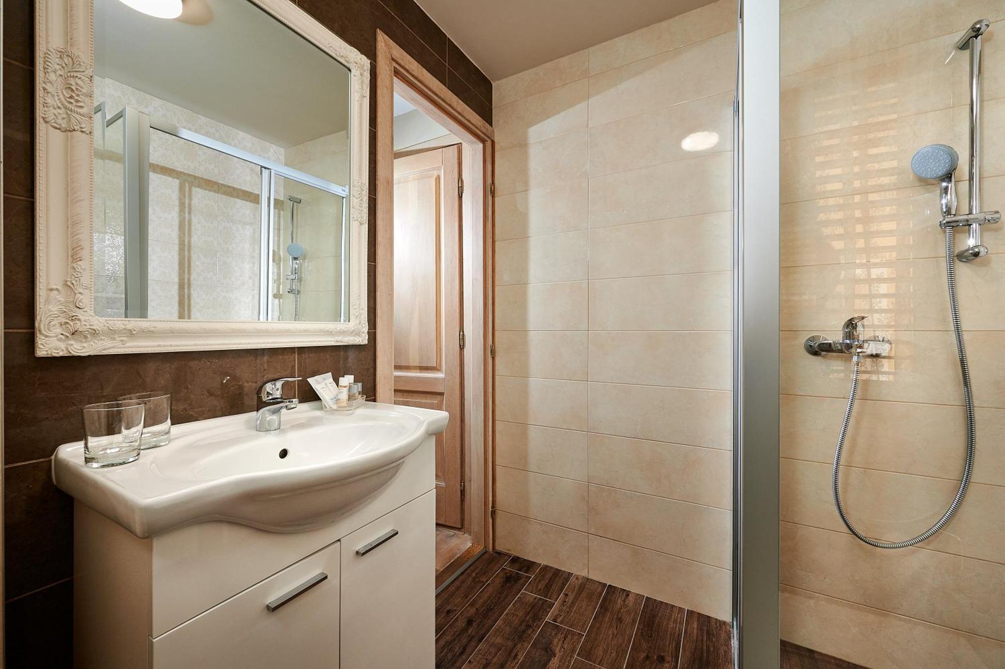 Rustic Apartments Sv Frane In The Old Town 시베니크 외부 사진