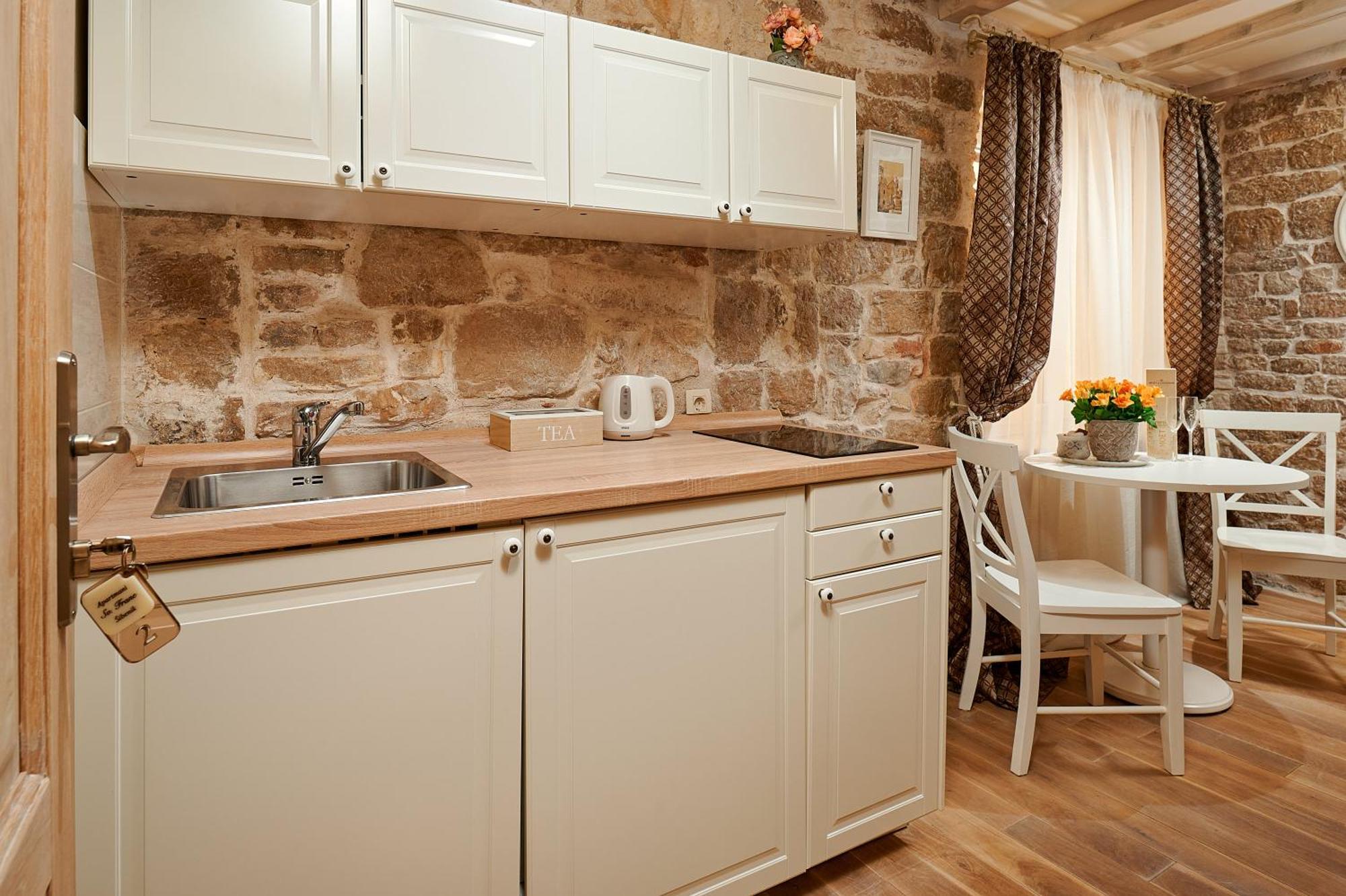 Rustic Apartments Sv Frane In The Old Town 시베니크 외부 사진