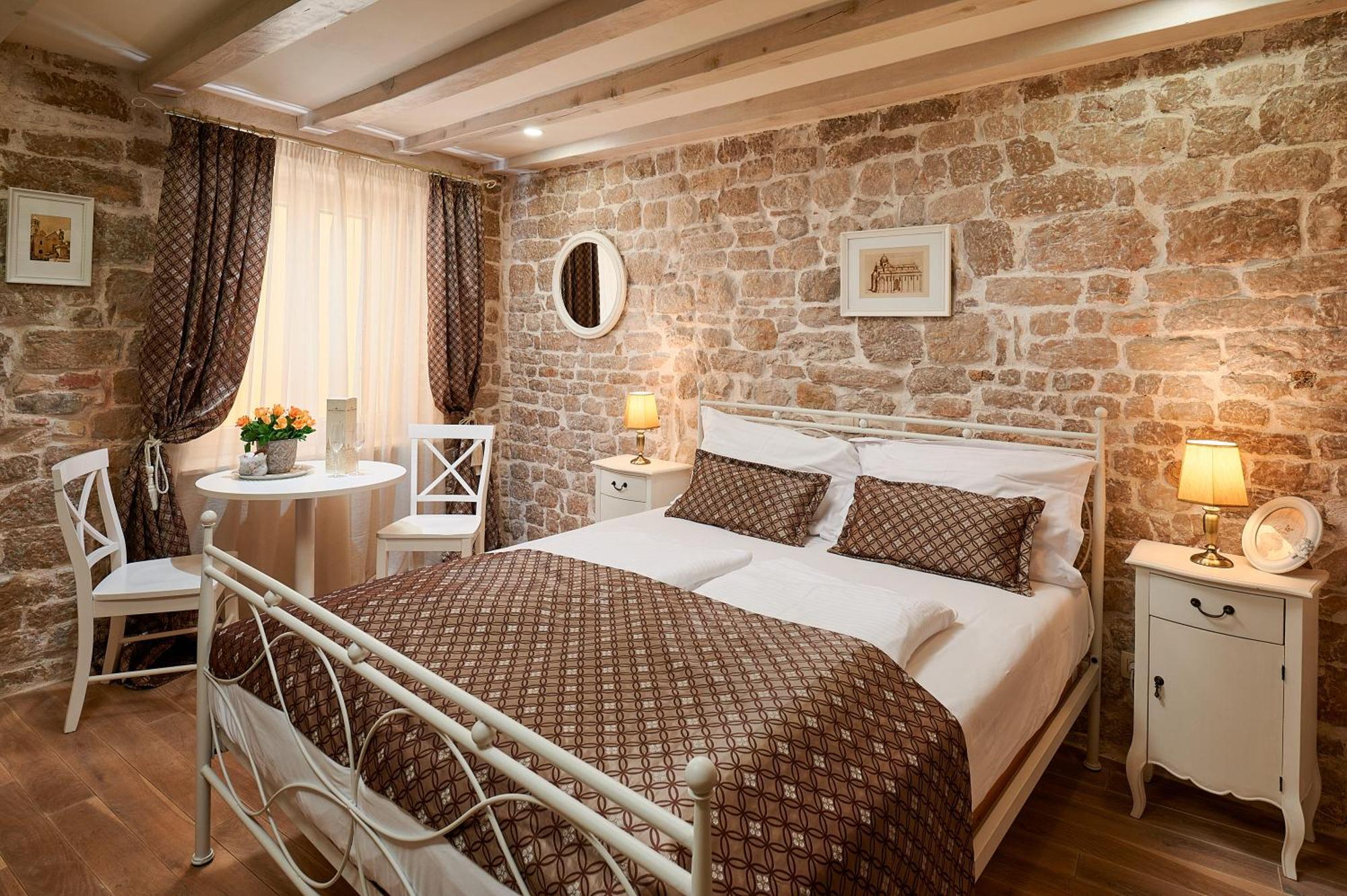 Rustic Apartments Sv Frane In The Old Town 시베니크 외부 사진