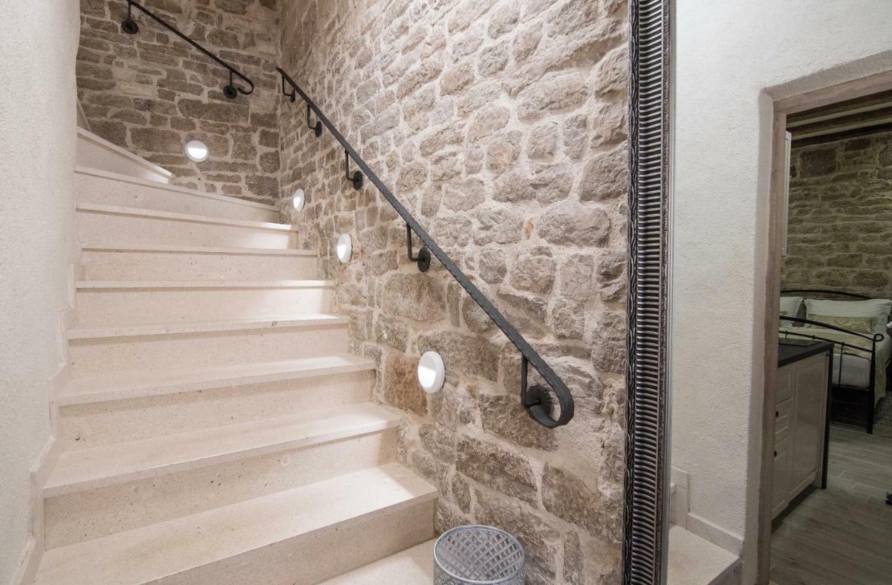 Rustic Apartments Sv Frane In The Old Town 시베니크 외부 사진